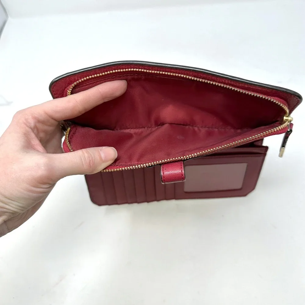 Coach Essential Slim Skinny Wallet Ruby Strawberry‎